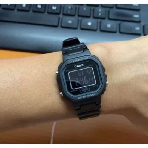 Casio – Montre enfant digitale noire avec bracelet en caoutchouc noir – LA-20WH-1BDF Casio – Montre enfant digitale noire avec bracelet en caoutchouc noir – LA-20WH-1BDF
