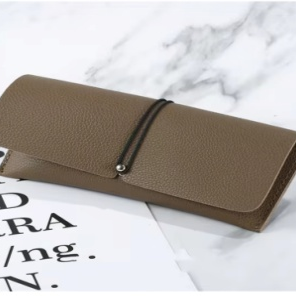 Étui de lunettes marron foncé