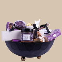 COUPE CADEAUX G BALLOTIN 250G CHOCOCLAT ,BOITE 7 PIECE DATTES FARCIE,PATE A TARTINER ,TABLLETE KUNAFA PISTACHE ;100G CARAMEL BEURRE SALEE ,100G ORANGETTES , BOITE 8 PIECE MANDIANT , MUG 150G CHOCOLAT 