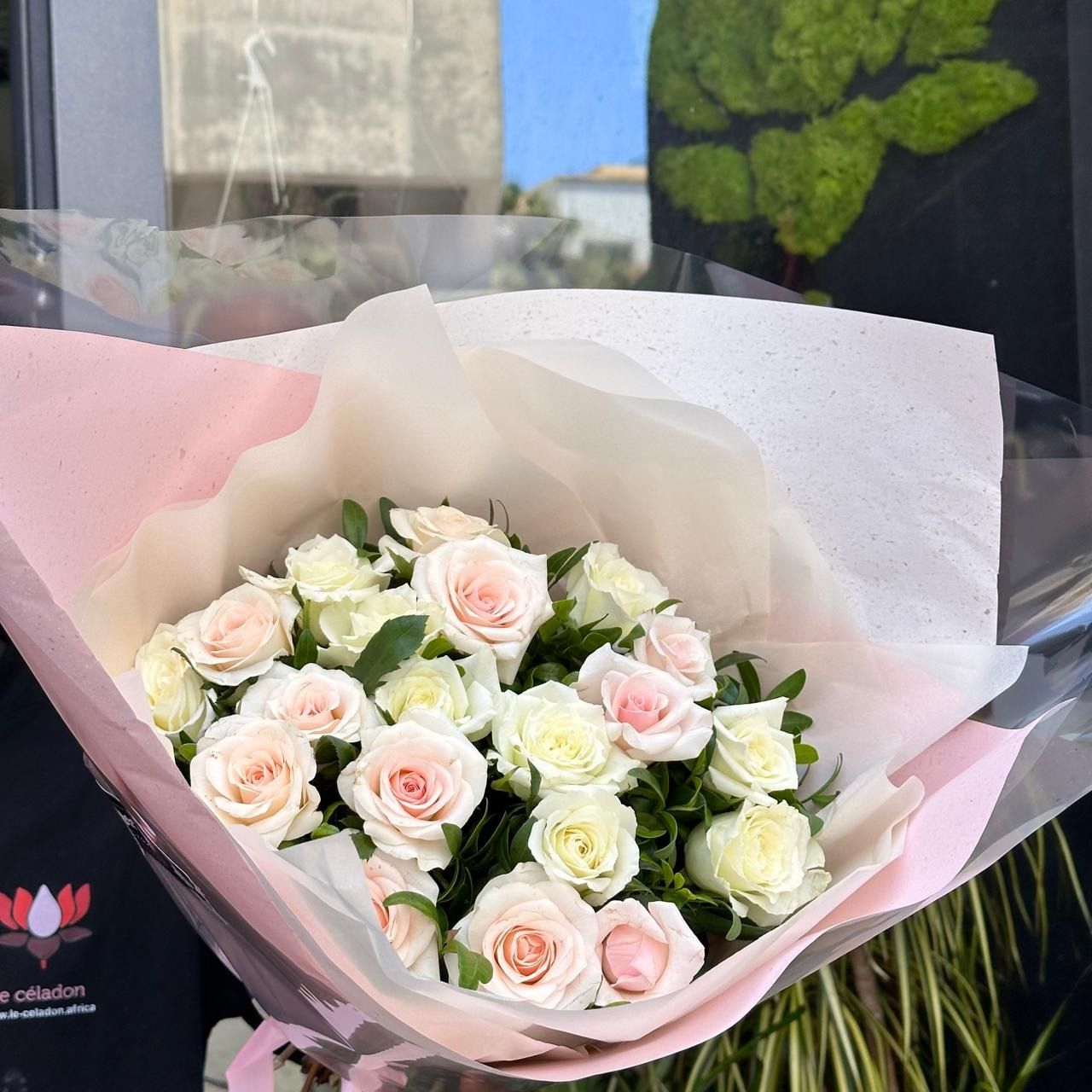 Bouquet  12 Rose Blanche / Rose Bordé