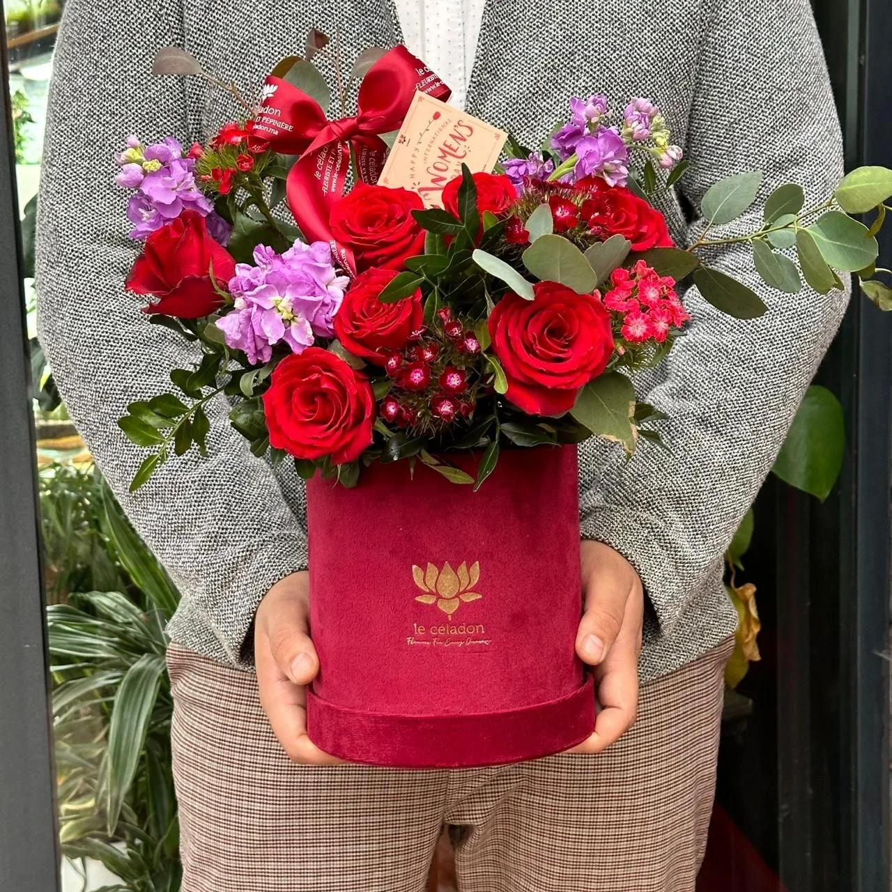 Composition the Red Woman