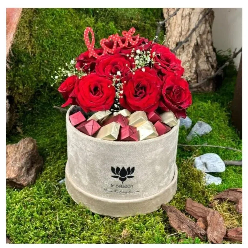 Box Love Red Flowers