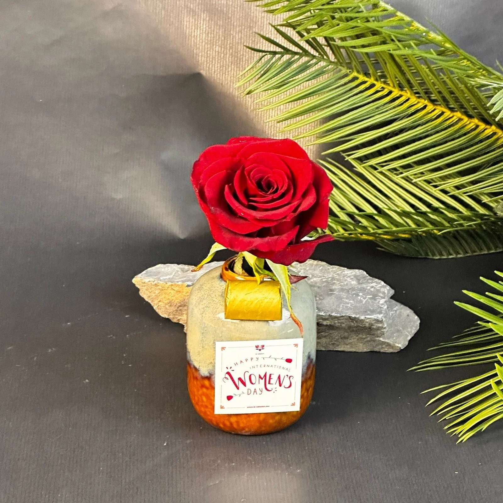 Rose Naturelle en vase artisanal