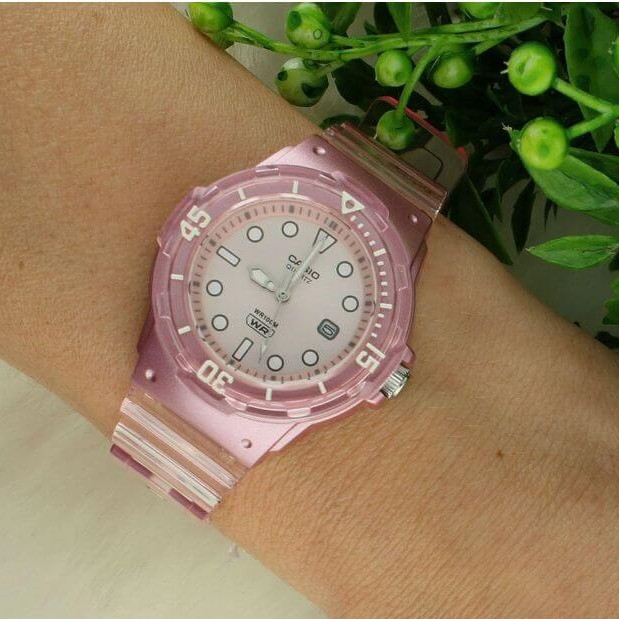 Casio – Rose – Cadran et d’un bracelet translucides. Étanche 100 m, Montre féminine avec dateur – LRW-200HS-4EV