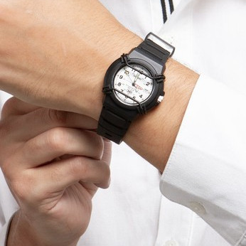 Casio – Cadran blanc – Avec dateur sur 3h – Bracelet en silicone noir – HDA-600B-7BV