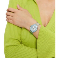 Casio – Bleu – Cadran et d’un bracelet translucides. Montre féminine avec dateur – Étanche 100 m, – LRW-200HS-2EV