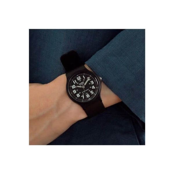 Casio – Classique noir en silicone- Index facile a lire – Étanche – MQ-71-1BDF