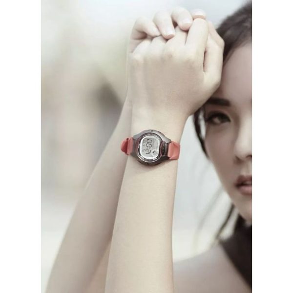 Casio 10-year battery life – Petit boitier – Bracelet en silicone rouge – LW-200-4AVDF