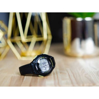 Casio Petit boîtier écran LCD facile à lire – Étanchéité jusqu’à 50 mètres – LW-203-1B