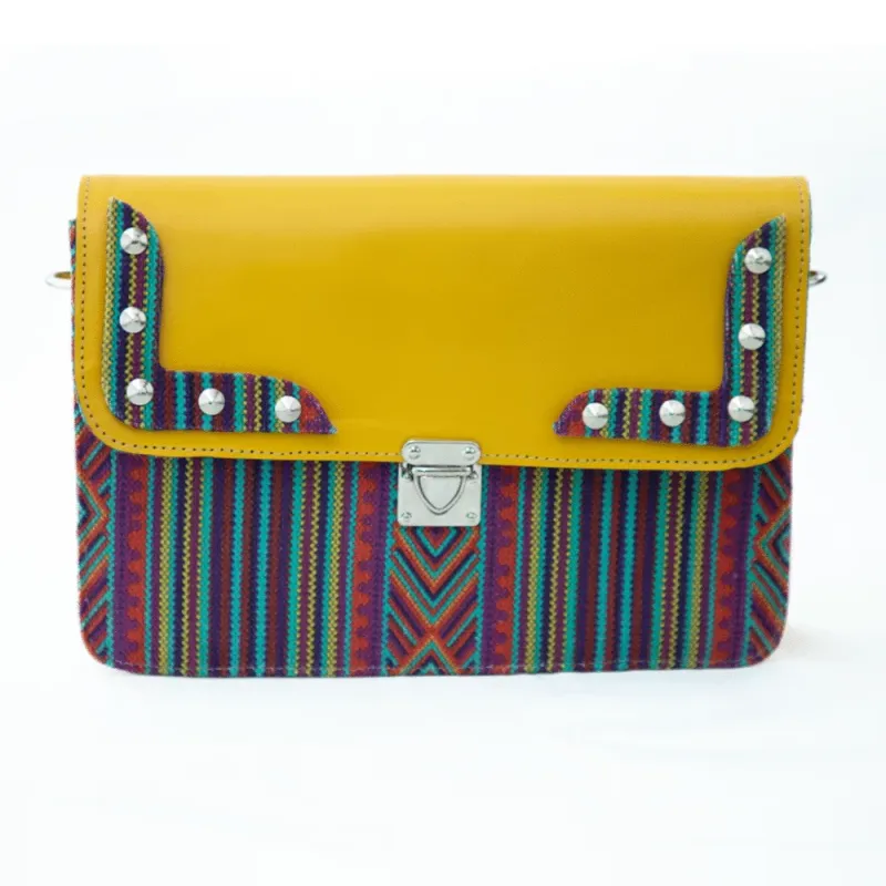 Sac Awray en cuir et tissu berbère – Élégance artisanale marocaine