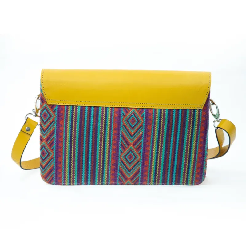 Sac Awray en cuir et tissu berbère – Élégance artisanale marocaine