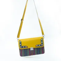 Sac Awray en cuir et tissu berbère – Élégance artisanale marocaine