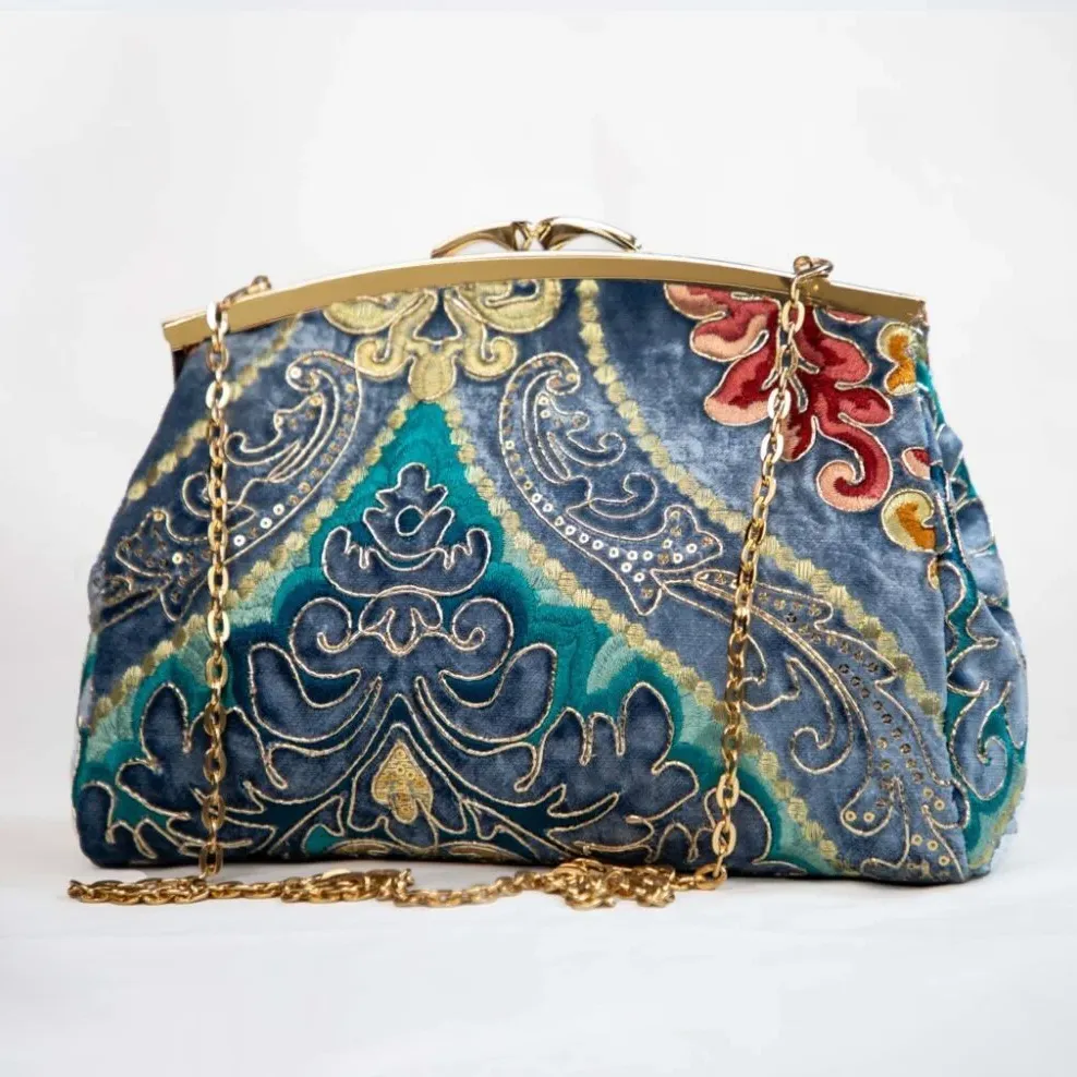 Sac Z’man – Broderie Multicolore & Velours Royal