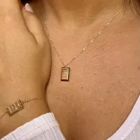 Collier et bracelet de 18 en forme de barre d’or