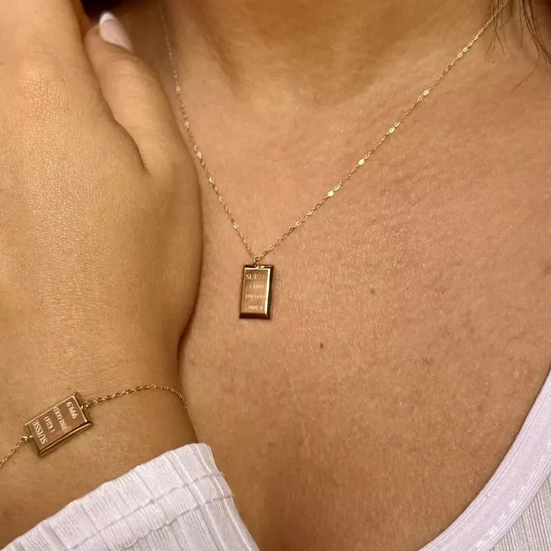 Collier et bracelet de 18 en forme de barre d’or